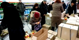 Дешевое продовольствие в магазинах Хабаровска разбирают быстро, но без давки Роман Федоров